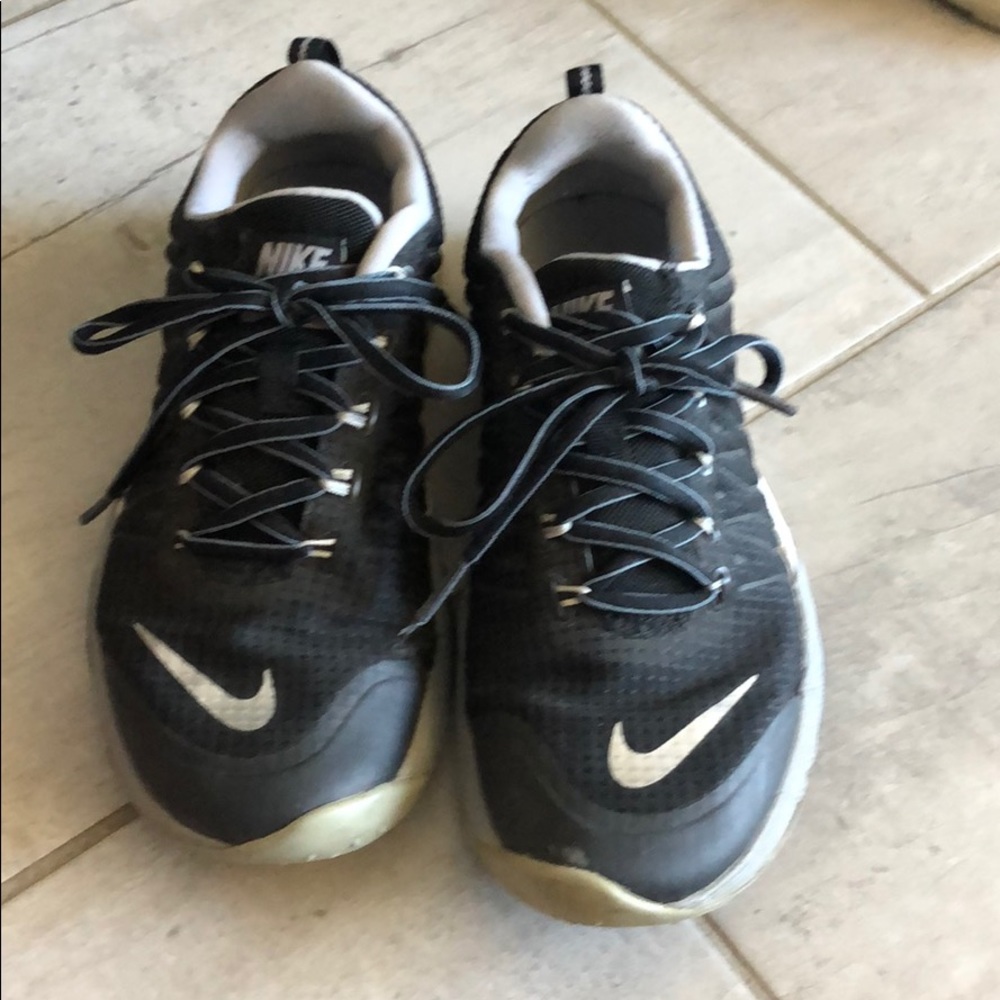 Black Nike’s